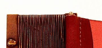 レディース革ベルト・ファッションベルト　アンティークゴールドバックル＆水シボ・シワ加工革ベルト　ワインレッド　バックル裏面写真